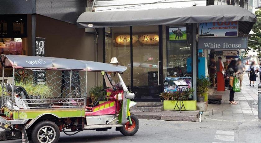 素坤逸18阿索克白屋酒店 曼谷 外观 照片
