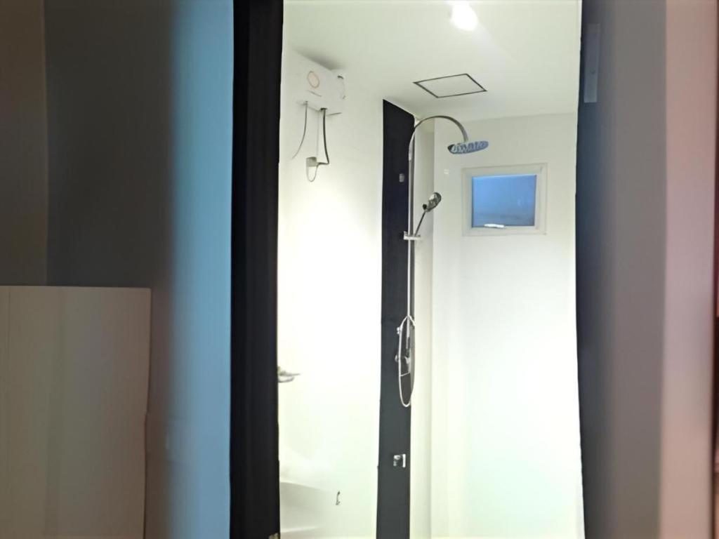 素坤逸18阿索克白屋酒店 曼谷 外观 照片